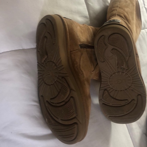 💯 Ugg boots - Picture 4 of 6